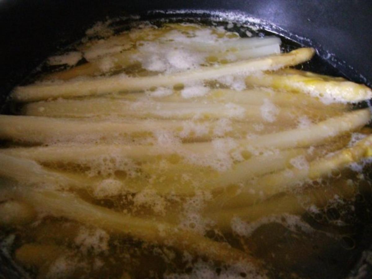 Spargelröllchen ummantelt mit Käse und Schinken goldgelb gebraten - Rezept - Bild Nr. 4