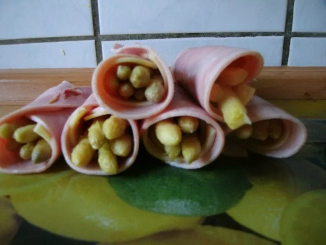 Spargelröllchen ummantelt mit Käse und Schinken goldgelb gebraten - Rezept - Bild Nr. 8