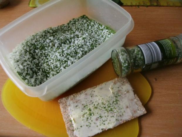 Selleriesalz mit Sellerieblätter getrocknet und Salz grob - Rezept mit ...