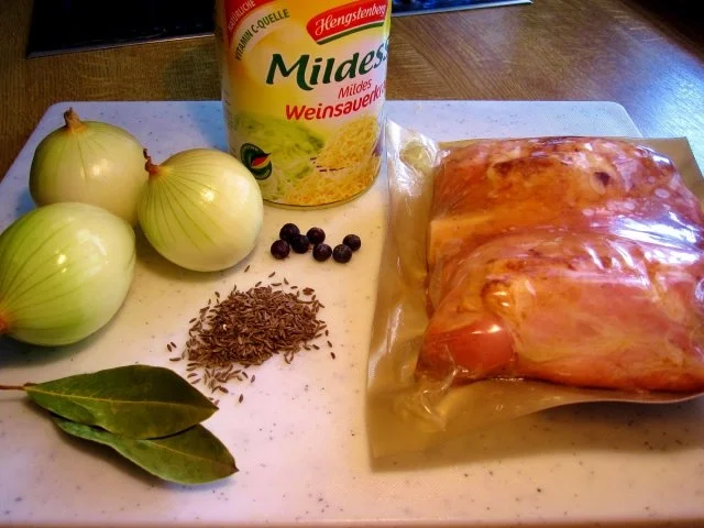 Rezept: Eisbein gepökelt mit Sauerkraut und Stampfkartoffeln Bild Nr. 2 Eisbein gepökelt mit Sauerkraut und Stampfkartoffeln - Rezept - Bild Nr. 2