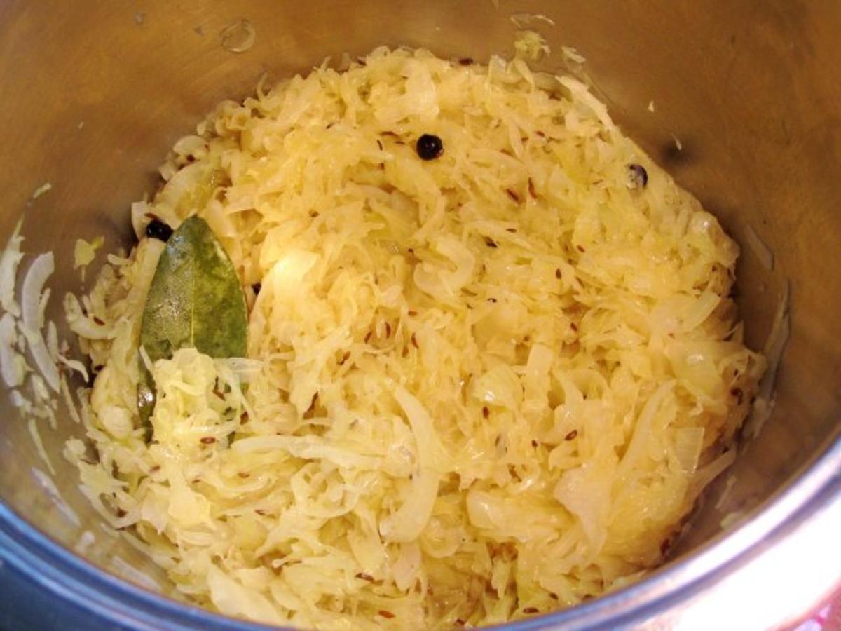 Eisbein gepökelt mit Sauerkraut und Stampfkartoffeln - Rezept - Bild Nr. 3