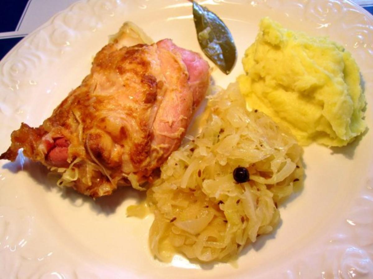 Eisbein gepökelt mit Sauerkraut und Stampfkartoffeln - Rezept - kochbar.de