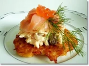 Rezept: Kartoffel-Mรถhrenrรถsti mit Lachs und Caviar Kartoffel-Mรถhrenrรถsti mit Lachs und Caviar - Rezept