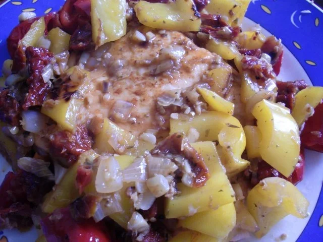 Lachs mit Paprika und getrockneten Tomaten - Rezept