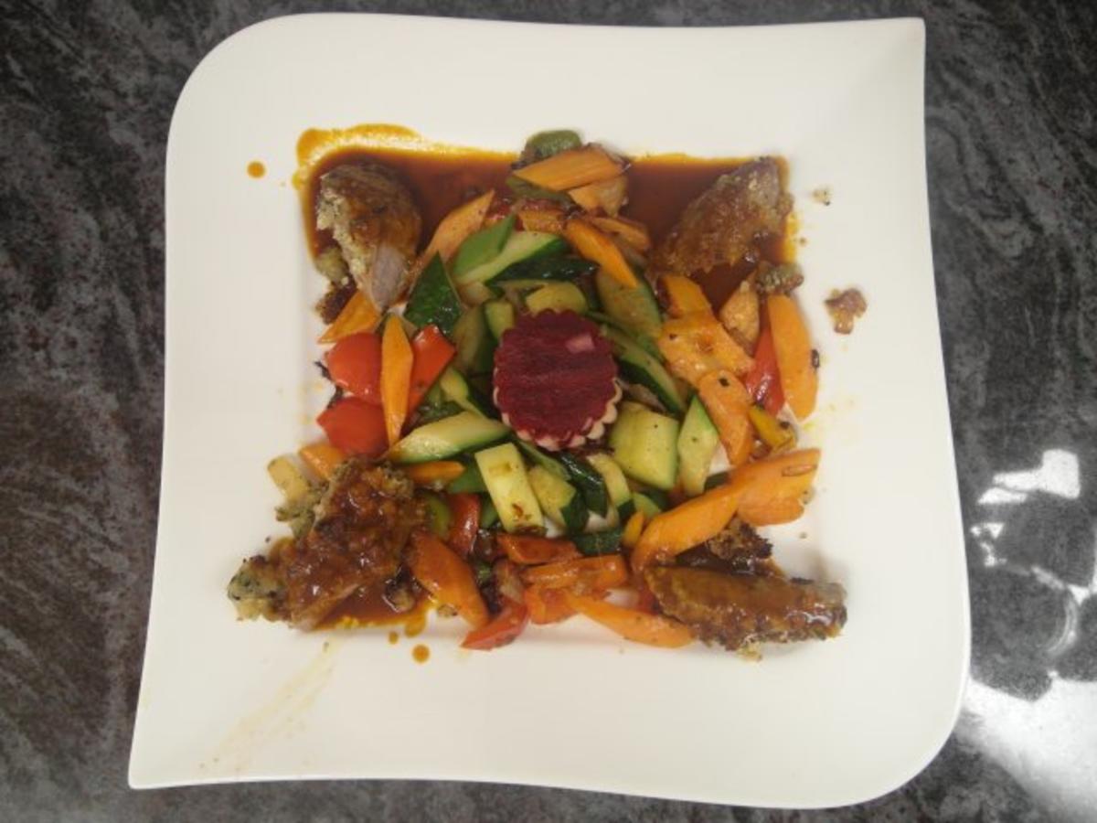 Lammfilet mit Kräuterkruste, dazu Gemüserauten und Rote Bete Kartoffel ...