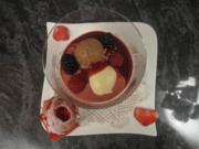 Dessert im Kugelglas mit gezuckerten Rosen - Rezept