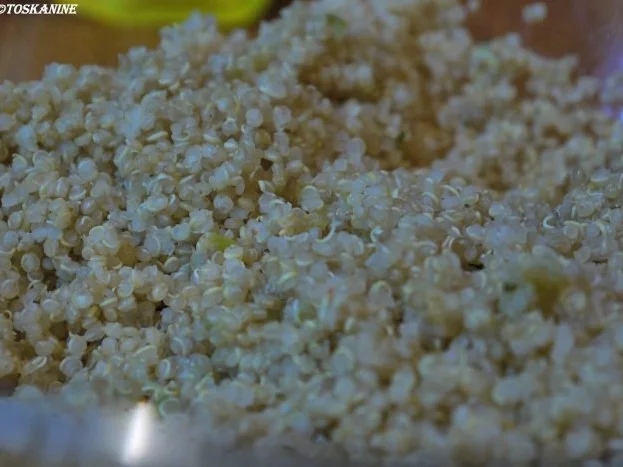 Rezept: Quinoa-Salat mit Tomaten und Radieschen Bild Nr. 4 Quinoa-Salat mit Tomaten und Radieschen - Rezept - Bild Nr. 4