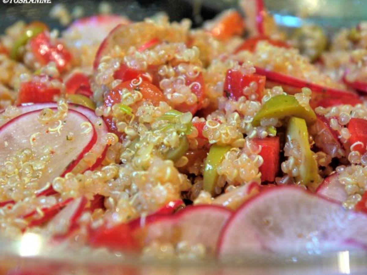 Quinoa Salat mit Tomaten und Radieschen - einfach - 48 kcal/100g Quinoa Salat mit Tomaten und Radieschen - einfach - 48 kcal/100g
