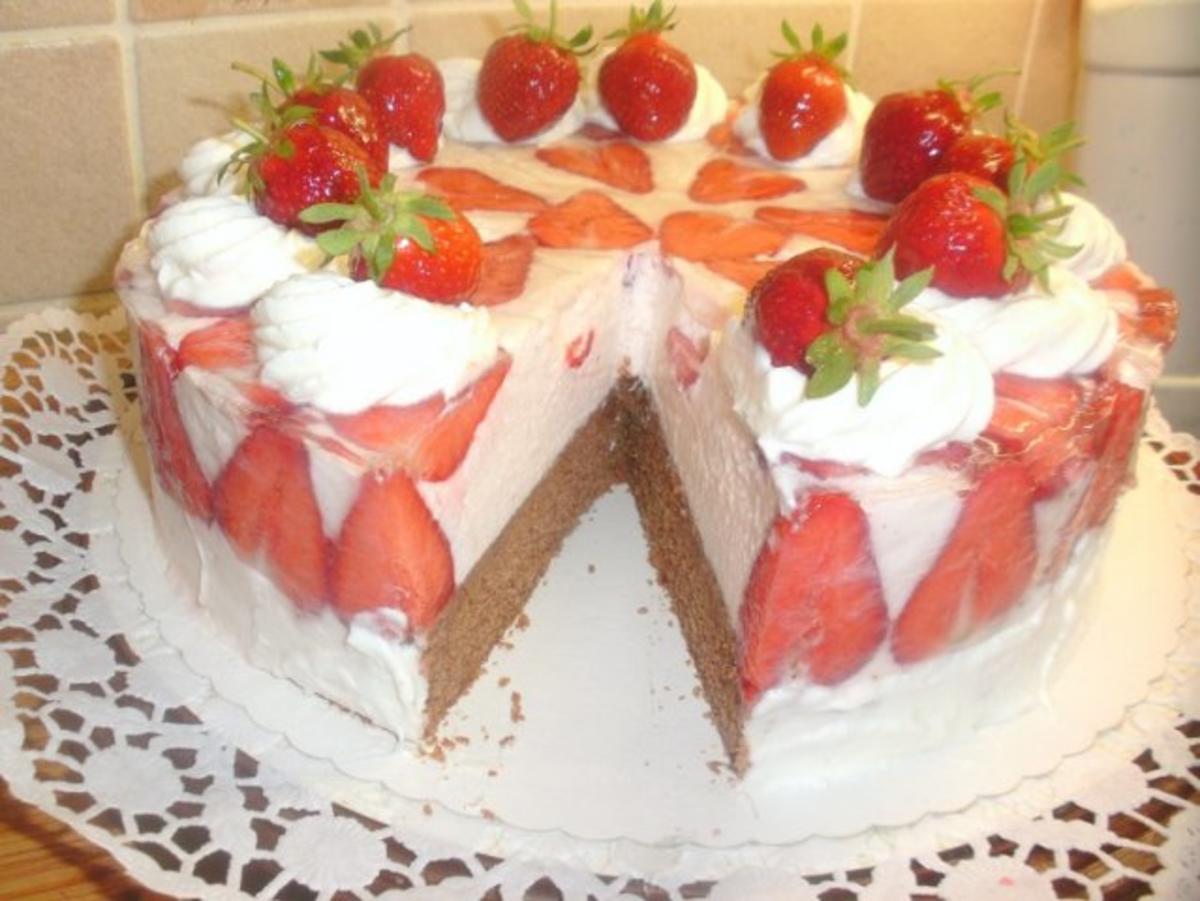 Erdbeer-Sahnequark Torte mit Schokoboden - Rezept - Bild Nr. 2
