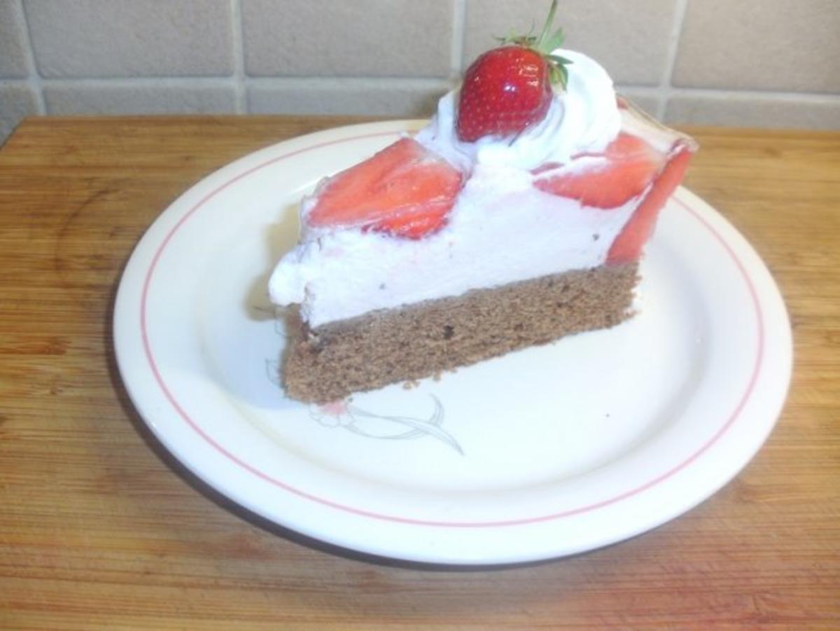 Erdbeer-Sahnequark Torte mit Schokoboden - Rezept - Bild Nr. 3