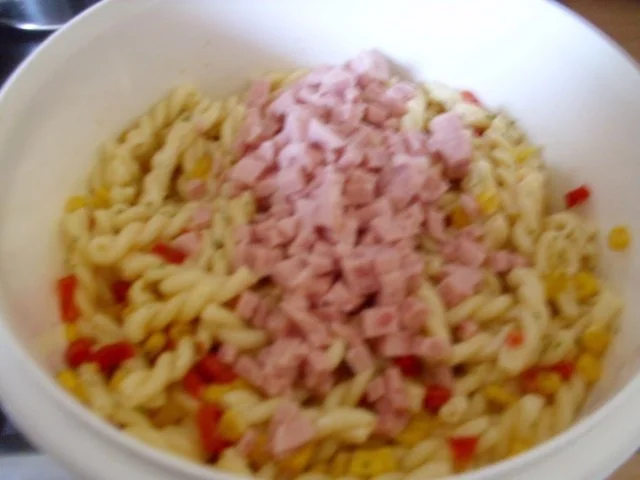 Rezept: Elfenike´s Nudelsalat aus Reste Bild Nr. 5 Elfenike´s Nudelsalat aus Reste - Rezept - Bild Nr. 5