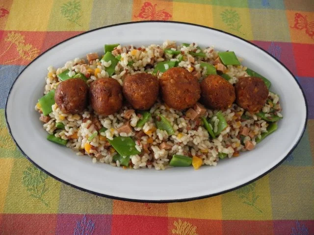 Vegan : Bunten Reisteller mit Tofu - Bällchen - Rezept - Bild Nr. 2