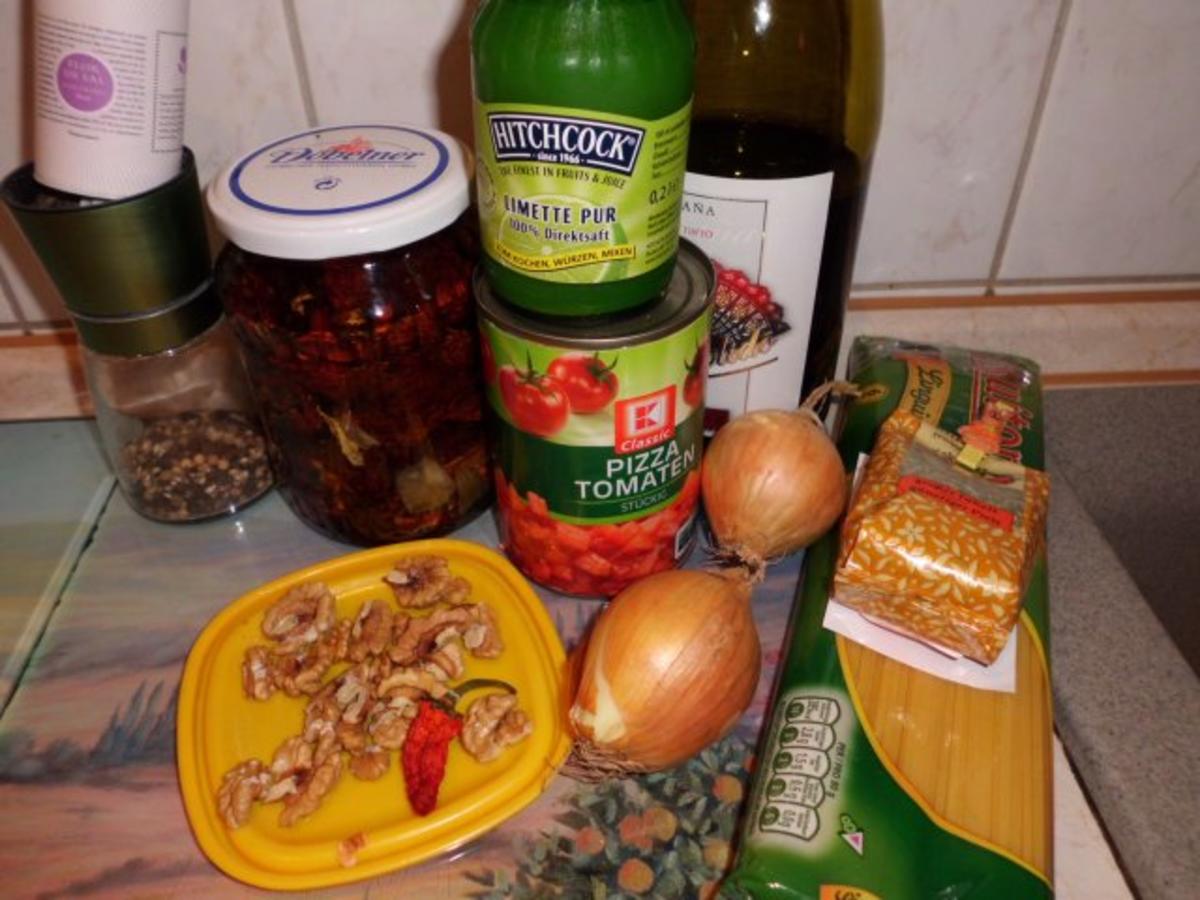 Pfannengericht: Linguine mit Tomaten-Wein-Suga und Walnüssen - Rezept - Bild Nr. 2