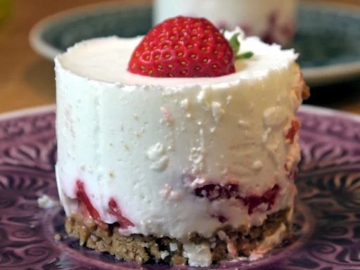 Rezept: Holunderblüten-Erdbeer-Törtchen Holunderblüten-Erdbeer-Törtchen - Rezept