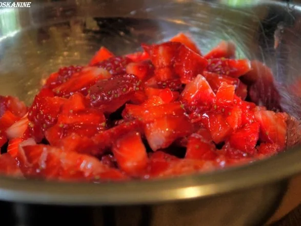 Rezept: Holunderblüten-Erdbeer-Törtchen Bild Nr. 7 Holunderblüten-Erdbeer-Törtchen - Rezept - Bild Nr. 7