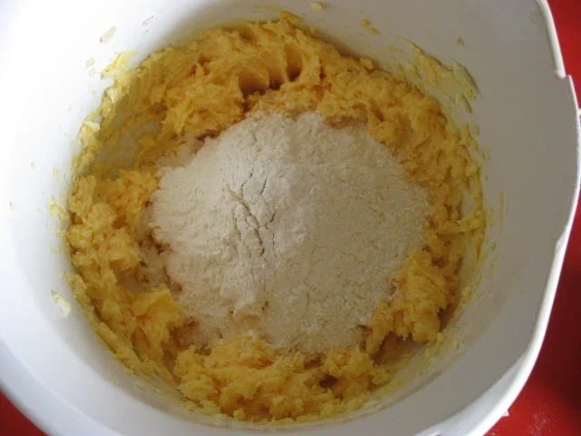 Rezept: Nuss - Gugelhupf Bild Nr. 5 Nuss - Gugelhupf - Rezept - Bild Nr. 5