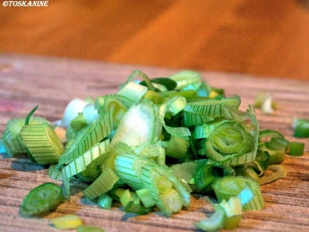 Spaghetti mit Tomatensugo, grünem Spargel und Büffelmozzarella - Rezept - Bild Nr. 10