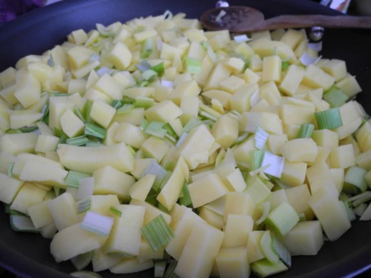 Vegan : Gewürfelte Porree Kräuter Kartoffeln mit Soja Gulasch - einfach ...