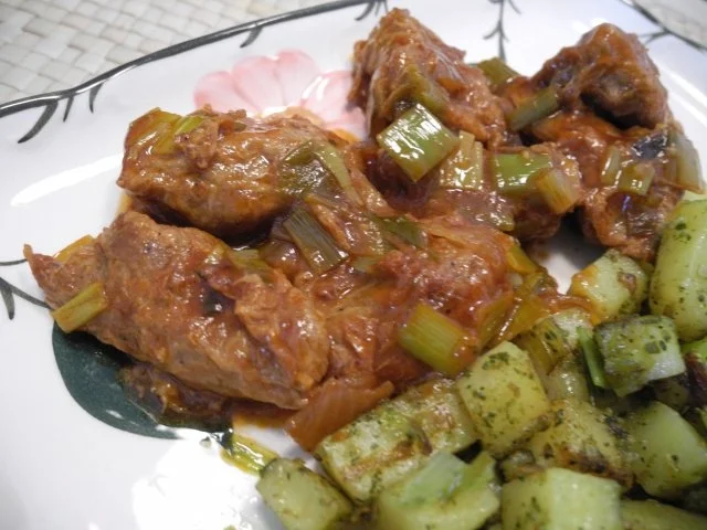 Vegan : Gewürfelte Porree - Kräuter - Kartoffeln mit Soja - Gulasch - Rezept - Bild Nr. 2