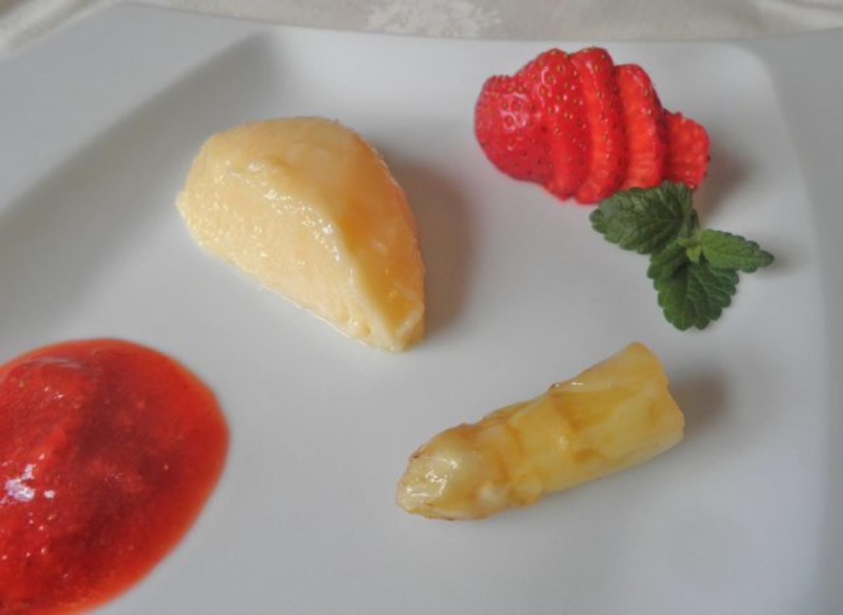 Bilder für Spargel - Mousse mit Erdbeer - Sauce und karamelisierten Spargelspitzen ... - Rezept