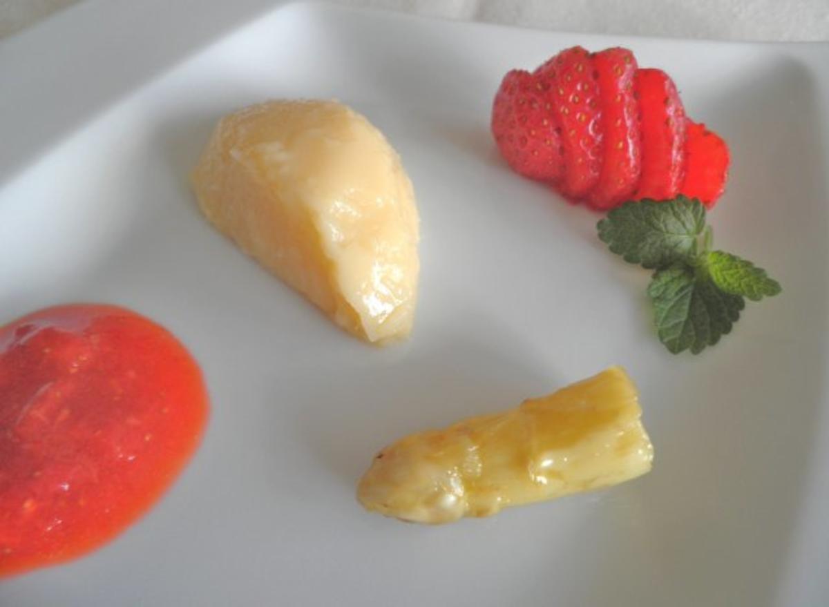 Spargel - Mousse mit Erdbeer - Sauce und karamelisierten Spargelspitzen ... - Rezept - Bild Nr. 15