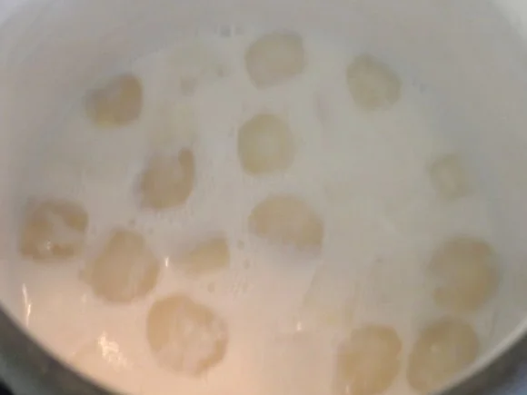 Spargel - Mousse mit Erdbeer - Sauce und karamelisierten Spargelspitzen ... - Rezept - Bild Nr. 4