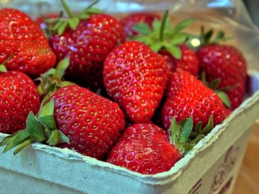Rinderfilet mit Erdbeer-Pfeffersause, grüner Spargel und Süsskartoffel-Pommes mit Majo - Rezept - Bild Nr. 6
