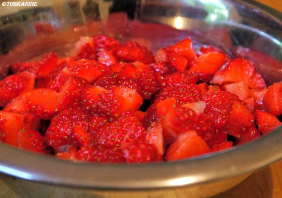 Rinderfilet mit Erdbeer-Pfeffersause, grüner Spargel und Süsskartoffel-Pommes mit Majo - Rezept - Bild Nr. 7