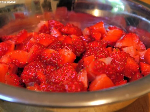 Rinderfilet mit Erdbeer-Pfeffersause, grüner Spargel und Süsskartoffel-Pommes mit Majo - Rezept - Bild Nr. 7