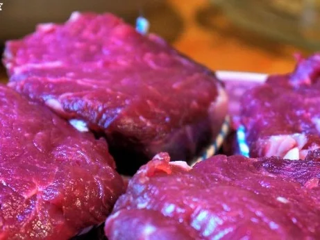 Rinderfilet mit Erdbeer-Pfeffersause, grüner Spargel und Süsskartoffel-Pommes mit Majo - Rezept - Bild Nr. 9