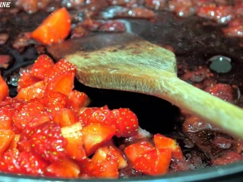 Rinderfilet mit Erdbeer-Pfeffersause, grüner Spargel und Süsskartoffel-Pommes mit Majo - Rezept - Bild Nr. 14