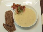 Petersilienwurzelsuppe mit krossem Pancetta (Claudia Effenberg) - Rezept