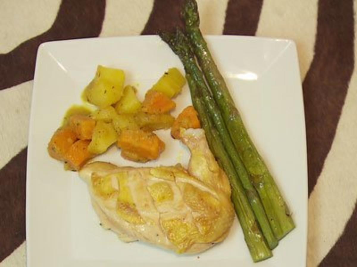 Hühnerbrust, marokkanische Kartoffeln und gegrillter grüner Spargel (Claudia Effenberg) - Rezept