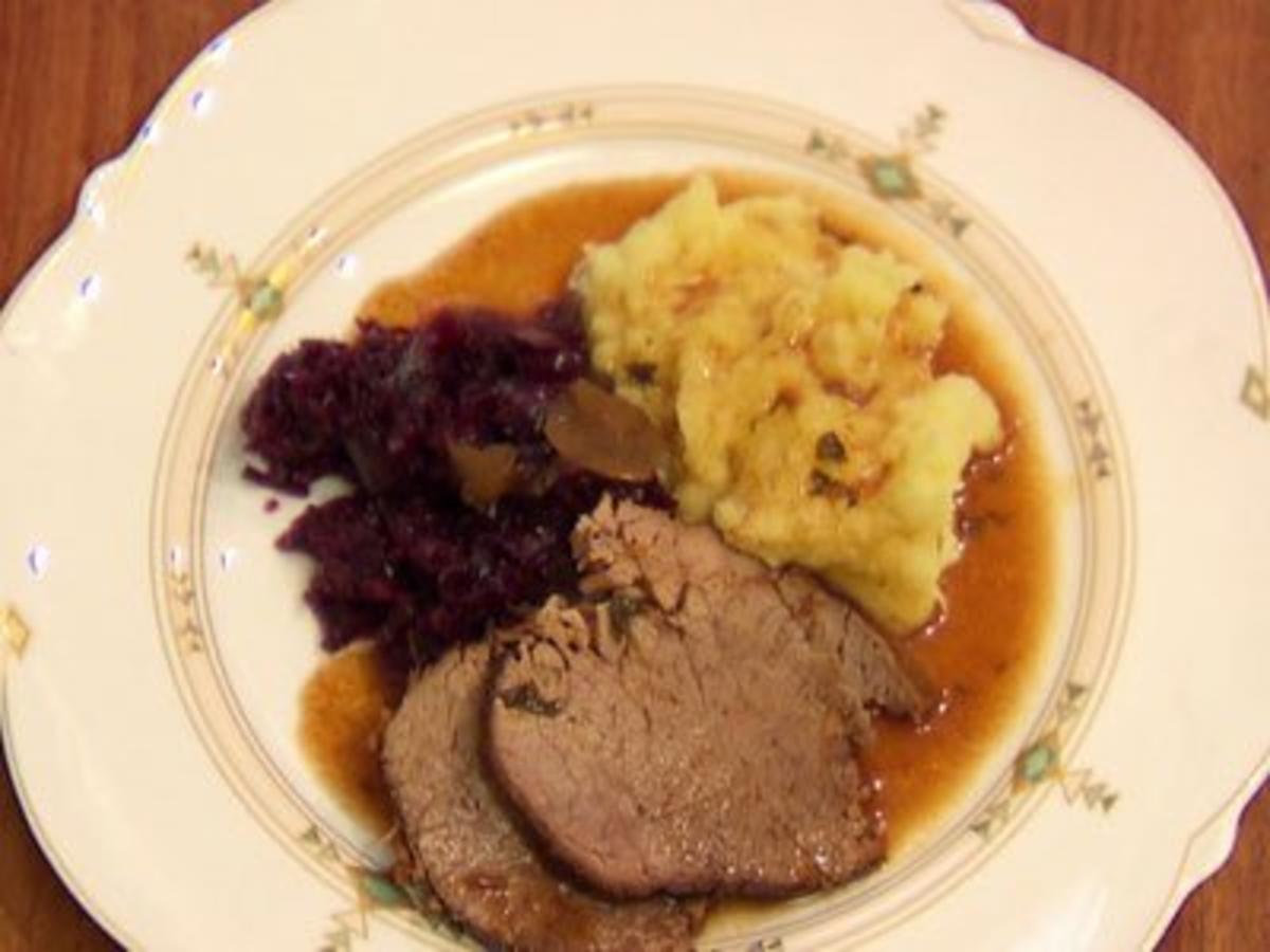 Feines vom Rind mit Kartoffelpüree und Rotkohl á la Mama (Jenny Elvers) - Rezept