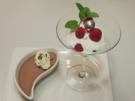 Schokoladencreme und Topfenmousse mit Himbeeren und Baiserbröseln (Verena Kerth) - Rezept