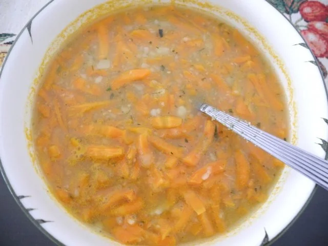 Vegan : Schnelle geraspelte Karotten - Suppe - Rezept