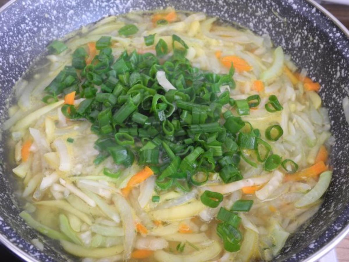 Vegan : Schnelle geraspelte Kohlrabi - Kartoffel - Suppe - Rezept