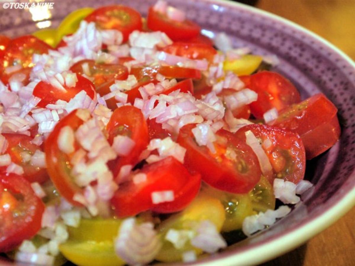 Scharfe Hähnchenbouletten mit buntem Tomatensalat - Rezept - Bild Nr. 3