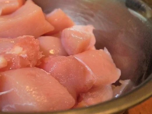 Rezept: Scharfe Hähnchenbouletten mit buntem Tomatensalat Bild Nr. 6 Scharfe Hähnchenbouletten mit buntem Tomatensalat - Rezept - Bild Nr. 6