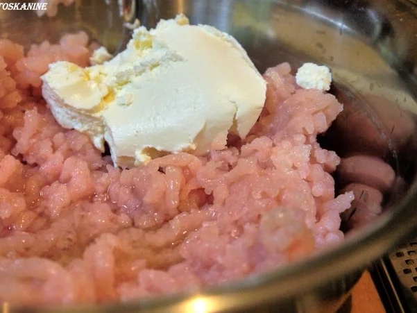 Rezept: Scharfe Hähnchenbouletten mit buntem Tomatensalat Bild Nr. 8 Scharfe Hähnchenbouletten mit buntem Tomatensalat - Rezept - Bild Nr. 8