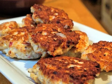 Rezept: Scharfe Hähnchenbouletten mit buntem Tomatensalat Bild Nr. 14 Scharfe Hähnchenbouletten mit buntem Tomatensalat - Rezept - Bild Nr. 14