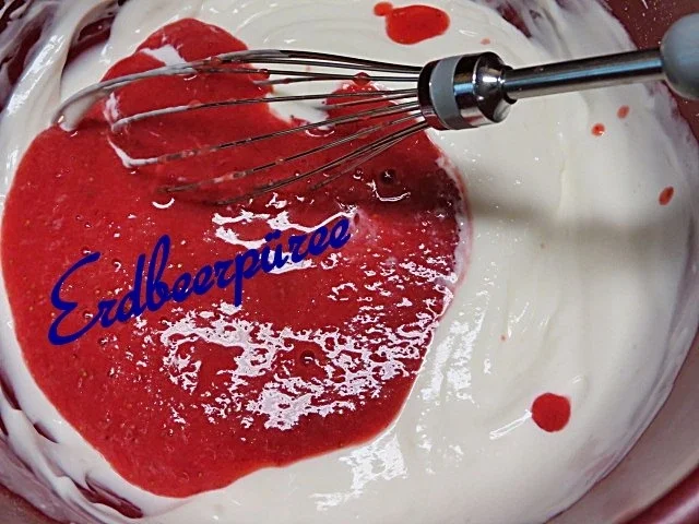 Rezept: Sisserl’s ~ Erdbeerspeise Bild Nr. 4 Sisserl’s ~ Erdbeerspeise - Rezept - Bild Nr. 4