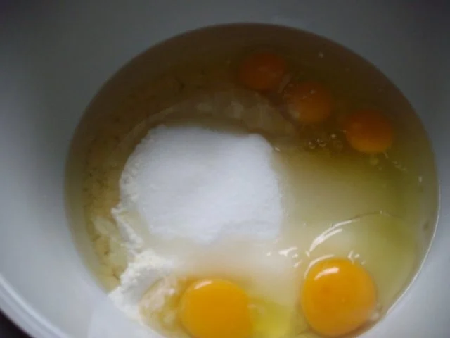 zebra-erdbeer -vanillesahne kuchen - Rezept - Bild Nr. 5