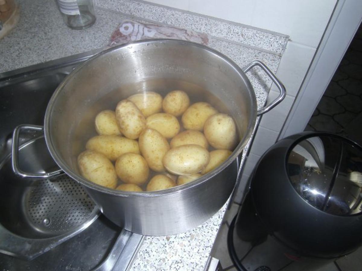 deftige Kartoffelsuppe auf Chicoréeblättern mit Hack - Rezept - Bild Nr. 2