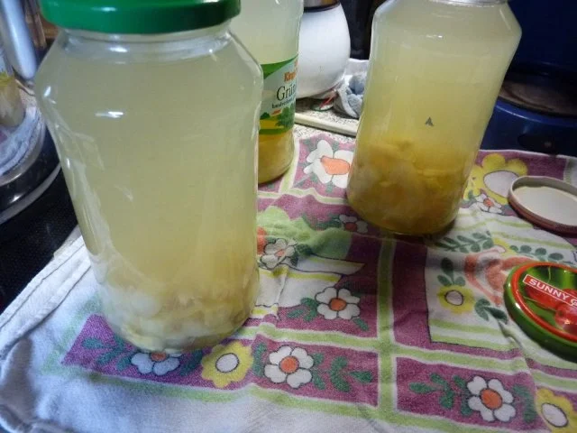 Rezept: Vorrat: Spargelbrühe mit Einlage Vorrat: Spargelbrühe mit Einlage - Rezept