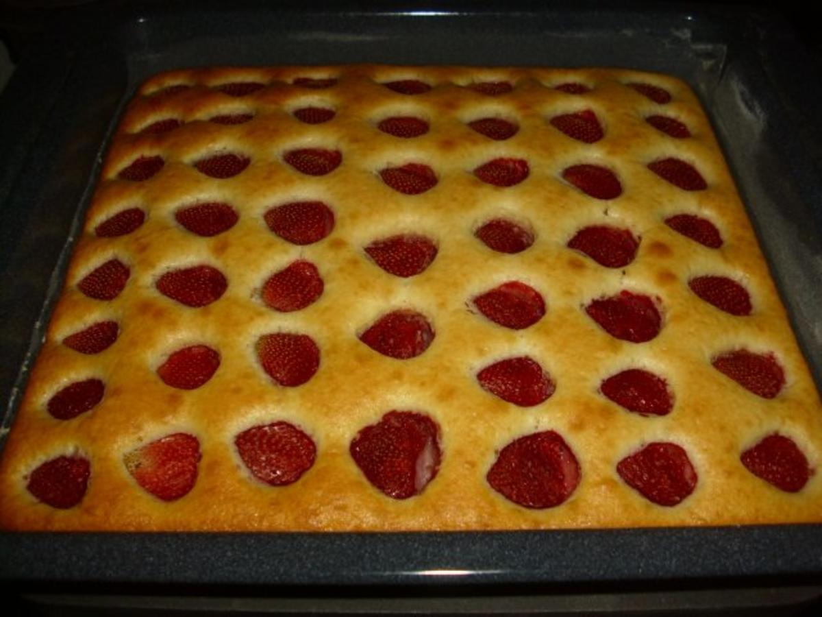 Erdbeerkuchen so flauschig wie eine Wolke Rezept von Muckisale