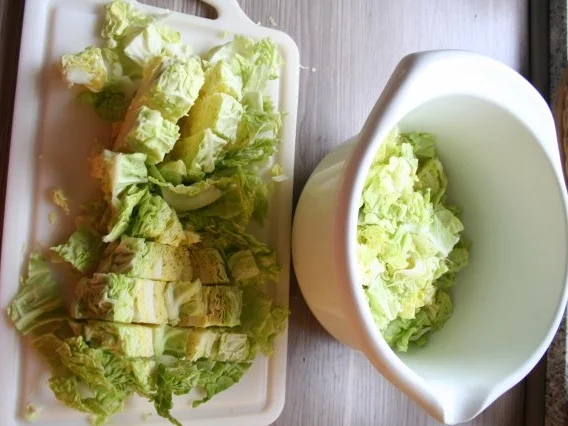 Maiwirsing z.B. mit Kartoffelstampf und Bratwurst - Rezept - Bild Nr. 3