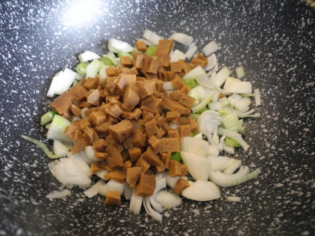 Vegan : Spinat - Zuckerschoten - Gemüse mit gehackten Walnüssen - Rezept - Bild Nr. 5