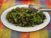 Vegan : Spinat - Zuckerschoten - Gemüse mit gehackten Walnüssen - Rezept
