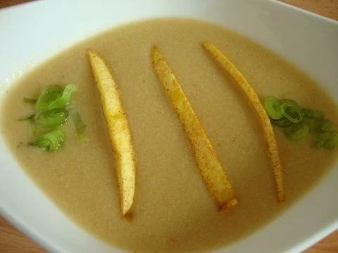 Kartoffel-Erdnusssüppchen mit fritierter Kochbanane - Rezept